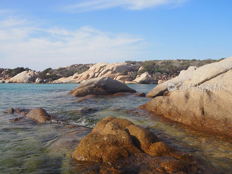 Cala Serana在卡布里拉岛，在马达莱纳岛，撒丁岛，意大利